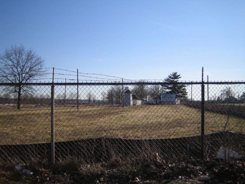 Flemington Speedway Remaining buildings from 4th Turn Gate 1-28-2006.jpg (132083 bytes)