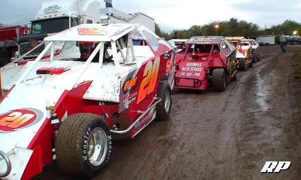 600 MODIFIEDS LINING UP.jpg (150729 bytes)